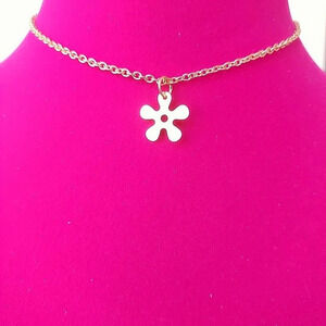 DAINTY GOLD SHORT NECKLACE